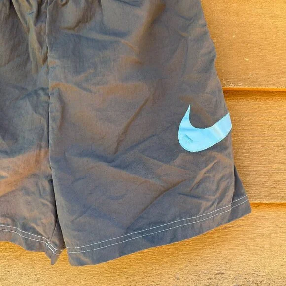 Nike Woman’s Running Gray With Pockets NWOT Shorts Size M - Picture 4 of 13